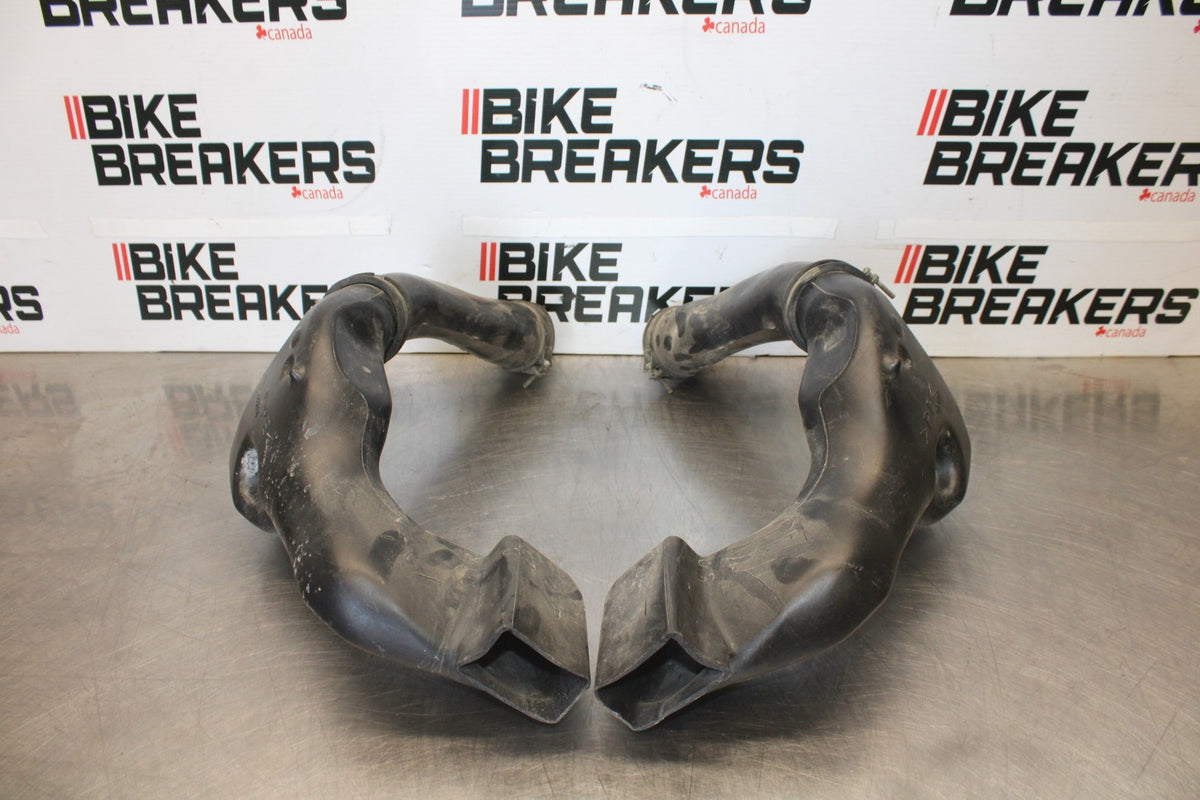 05 YAMAHA YZF R6 OEM RIGHT LEFT AIR INTAKE DUCTS BB894