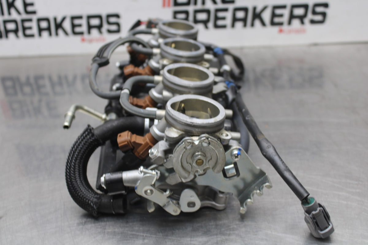 11-25 SUZUKI GSXR 600  MAIN FUEL INJECTORS / THROTTLE BODIES BB830
