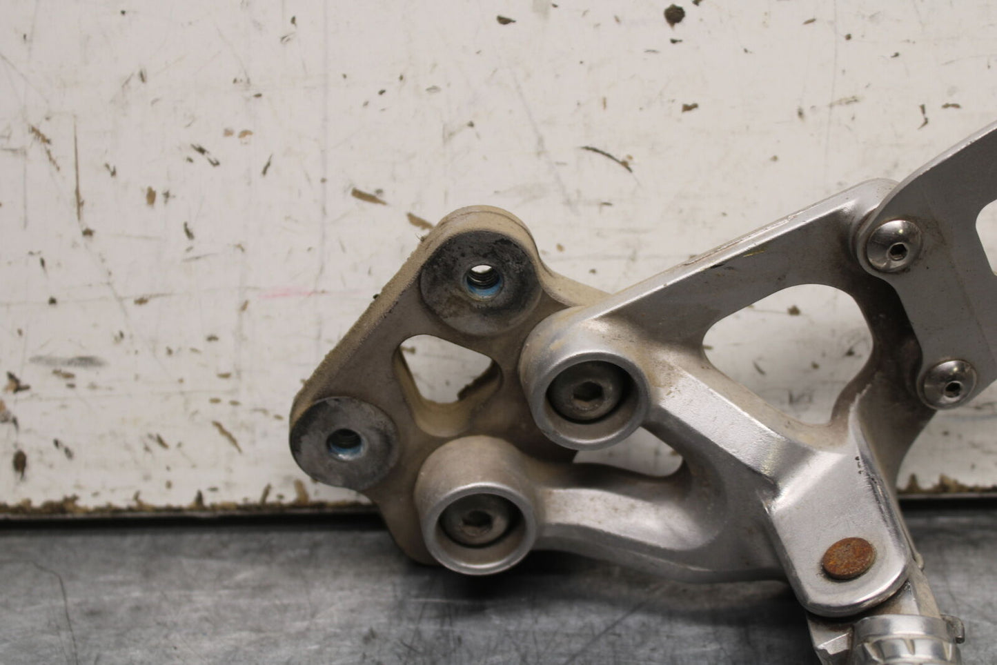 08-10 SUZUKI GSXR 600 LEFT REARSET REAR SET DRIVER FOOT PEG REST STOP  BB721