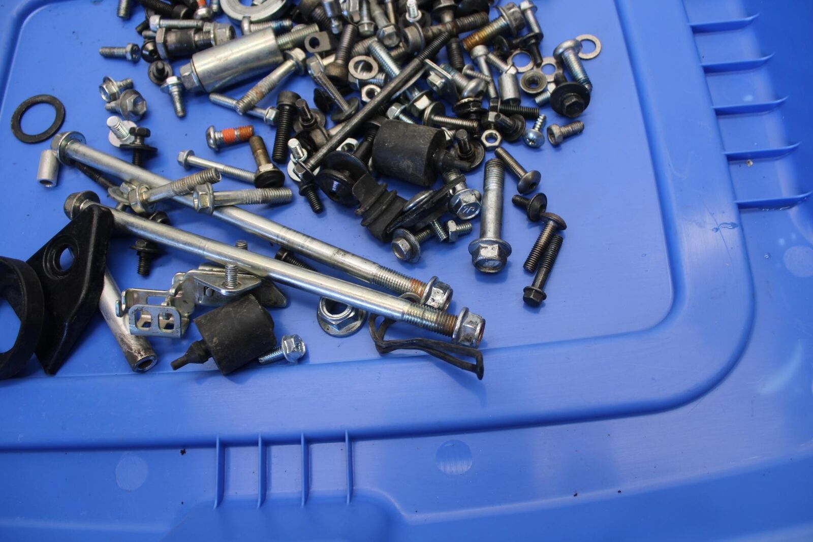2017 Suzuki SV650 SV650AL7 ABS ENGINE LEFTOVER BOLTS HARDWARE MOTOR SCREWS BB512