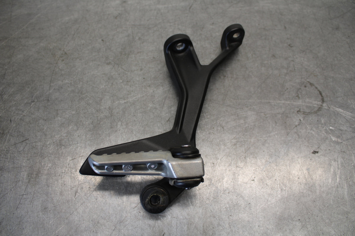 18-23 KAWASAKI NINJA 400 REAR BACK PASSENGER PEG SET PAIR BB679