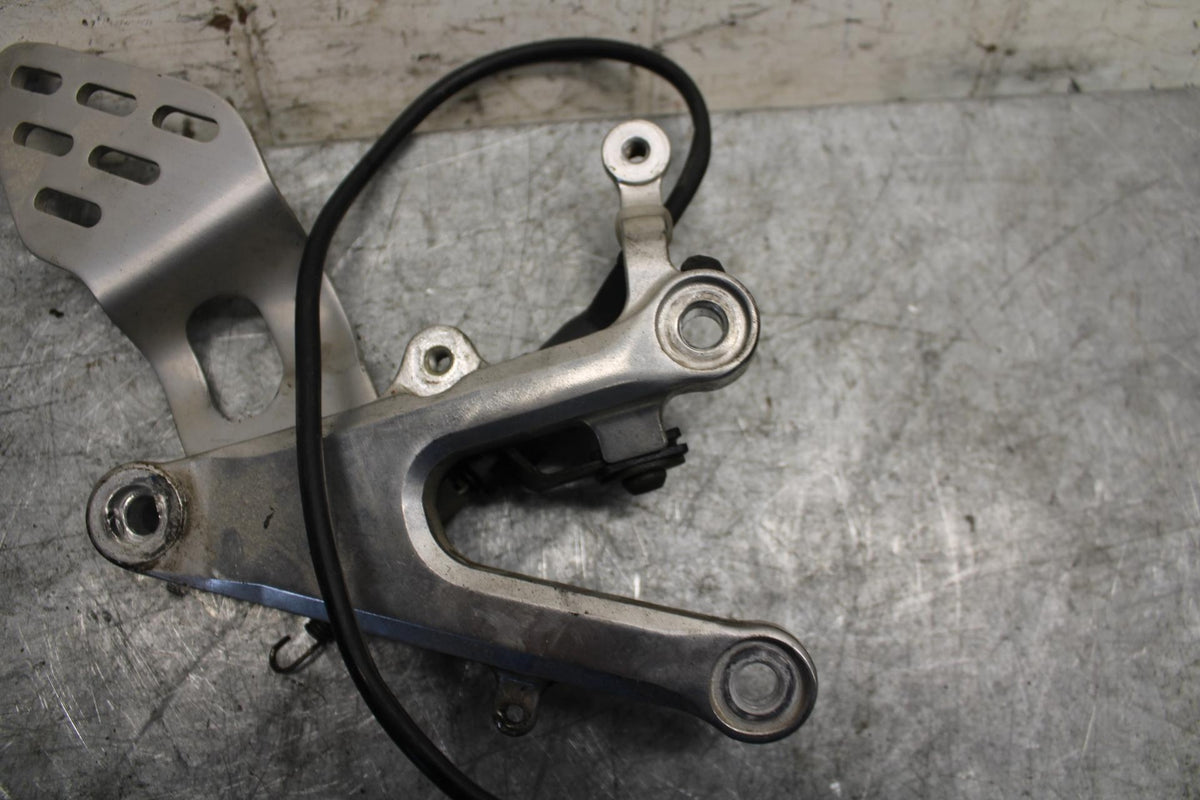 2003 Yamaha YZF R6 RIGHT REARSET REAR SET DRIVER FOOT PEG REST STOP BB539
