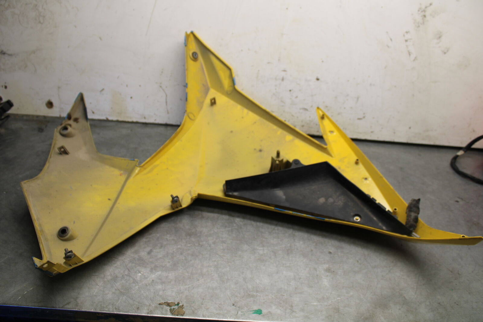 09-15 YAMAHA FZ6R LEFT LOWER MID UPPER SIDE FAIRING COWL  BB686