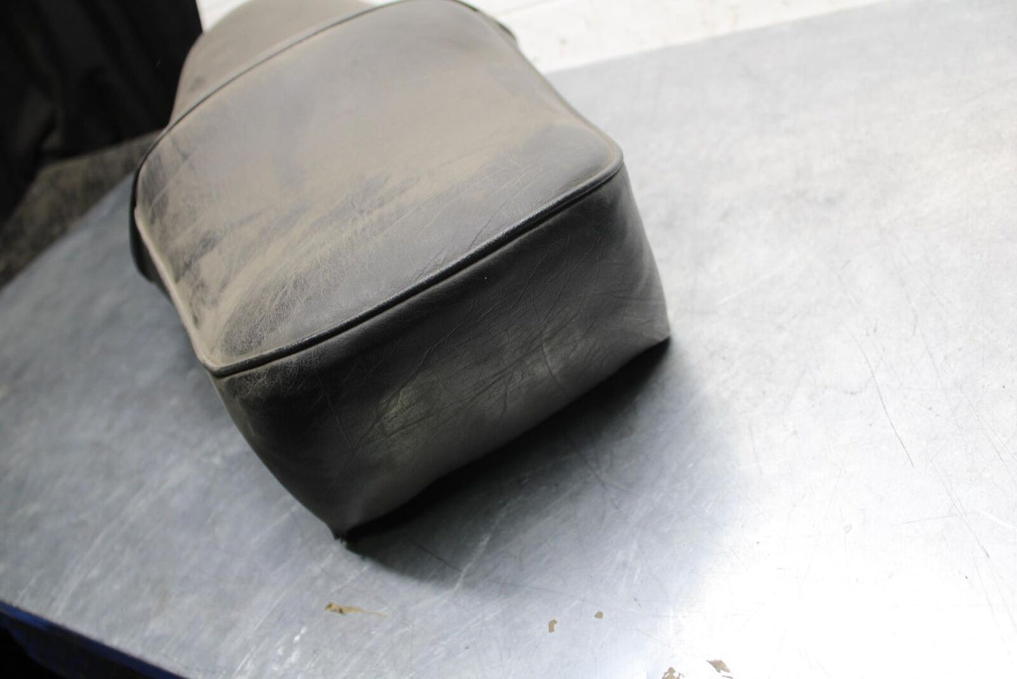 75 SUZUKI GT 550 FRONT REAR SEAT SADDLE BB72 