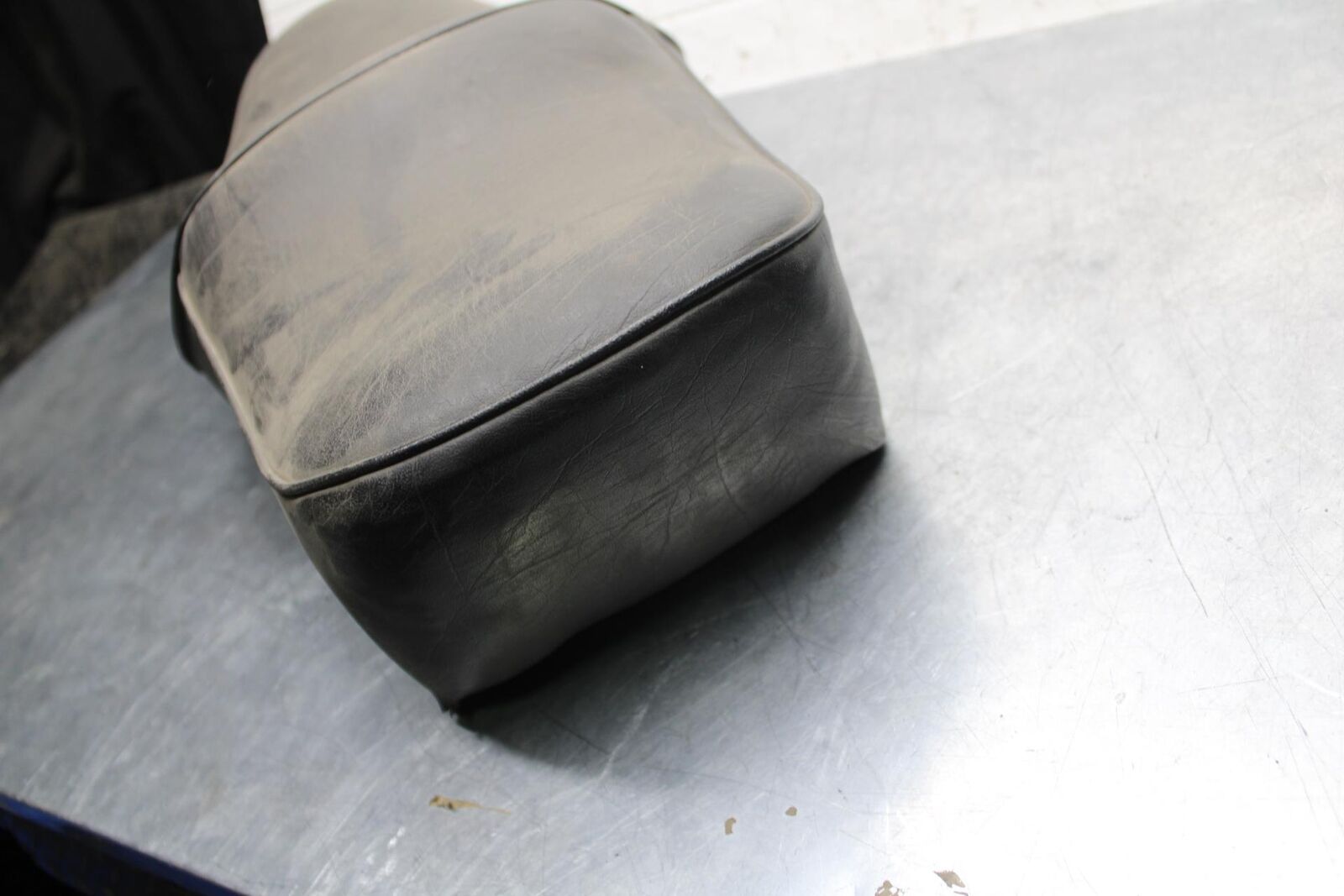 75 SUZUKI GT 550 FRONT REAR SEAT SADDLE BB72 