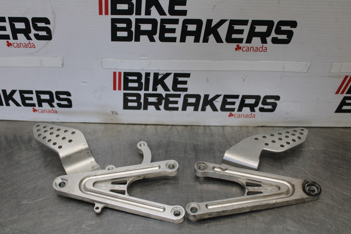 03 YAMAHA YZF R1 VORTEX LEFT RIGHT REARSET REAR SET DRIVER BRACKETS MOUNTS BB895