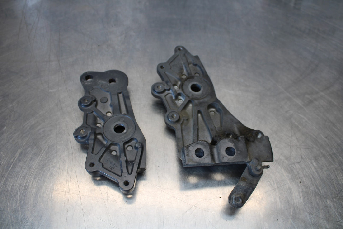 22-25 YAMAHA YZF R7 LEFT RIGHT REARSET REAR SET BRACKETS MOUNTS BB176