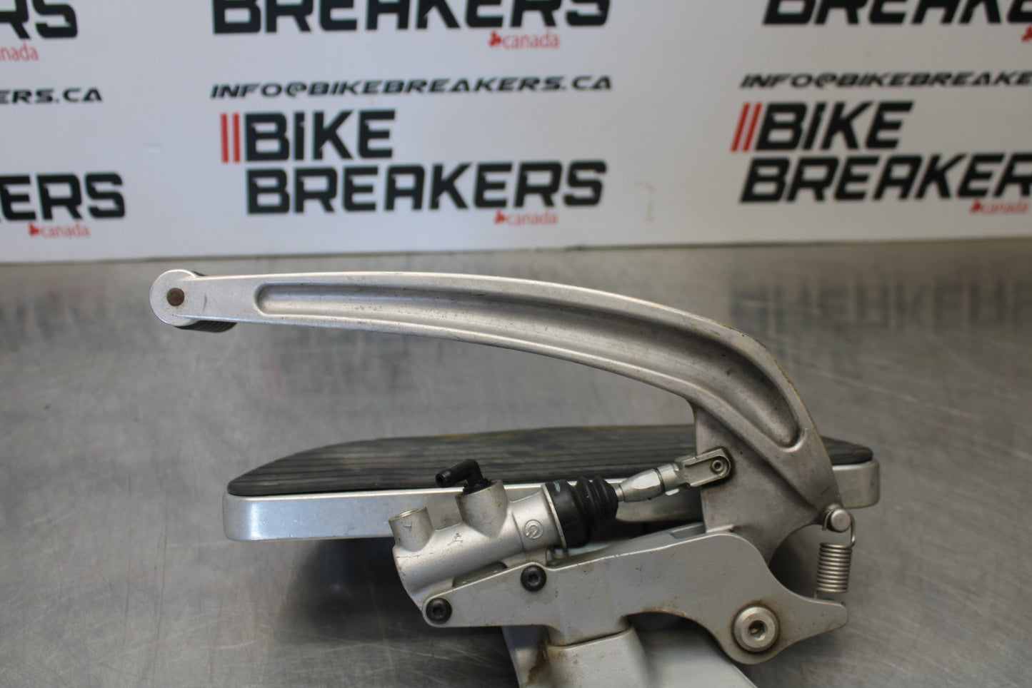 05-06 VICTORY KINGPIN DELUXE RIGHT FRONT FOOT REST PEG STEP BB195