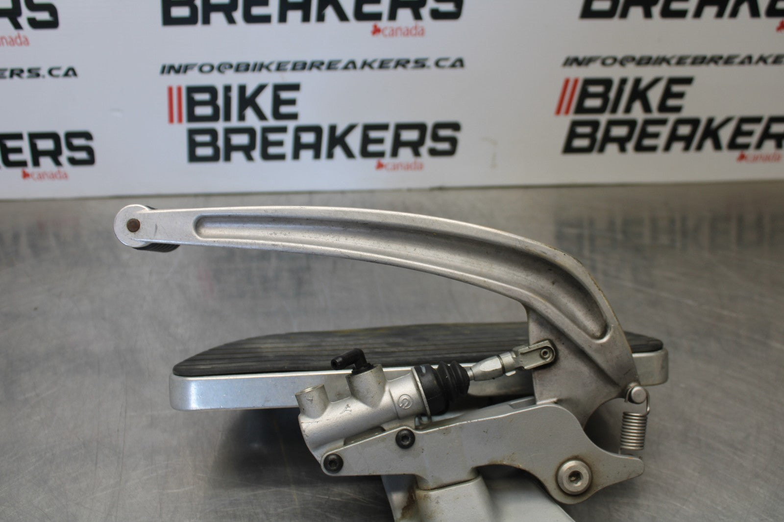 05-06 VICTORY KINGPIN DELUXE RIGHT FRONT FOOT REST PEG STEP BB195