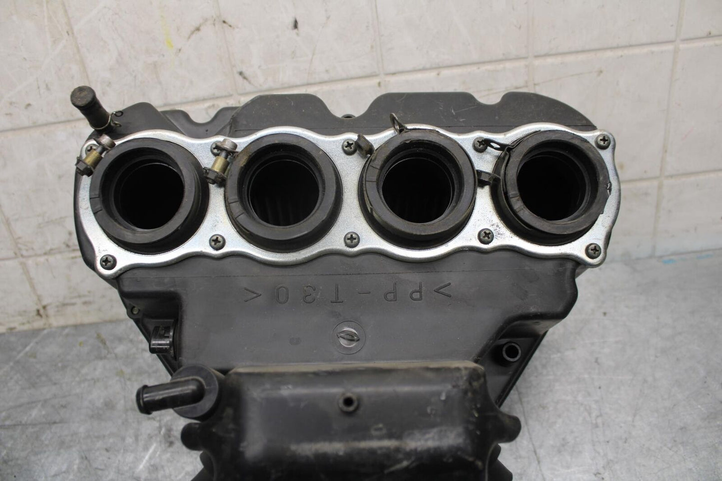 2003 Yamaha YZF R6 AIRBOX  INTAKE FILTER  5SL-14411-00-00 5SL-14421-00-00  BB539
