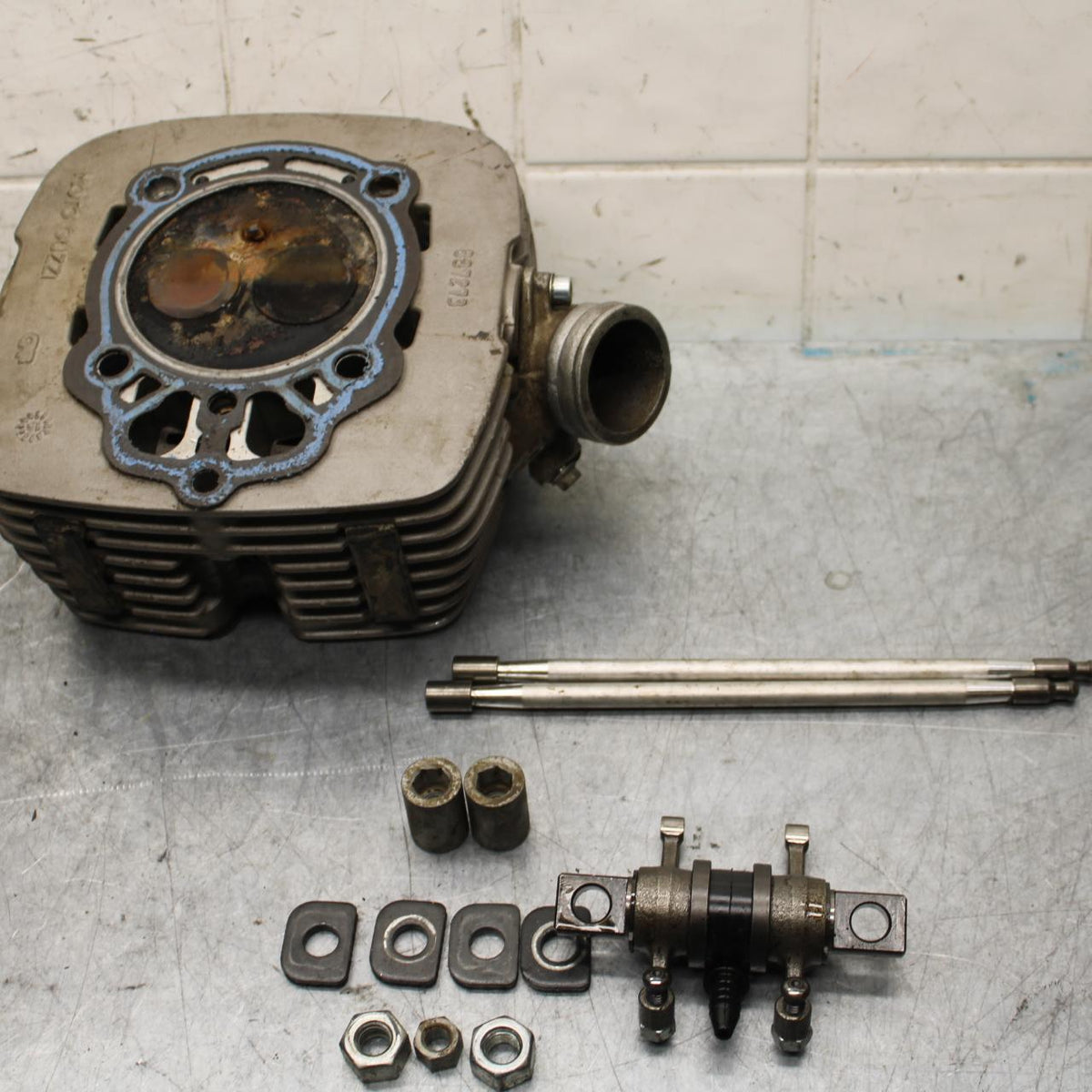 16-17 MOTO GUZZI V7 II ENGINE TOP END CYLINDER LEFT HEAD BB57