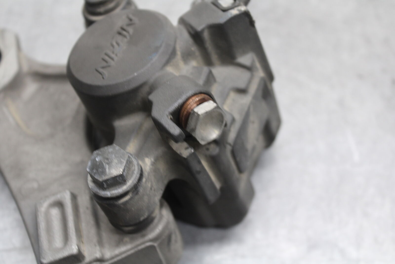 07-08 YAMAHA YZF R1 REAR BACK BRAKE CALIPER W MOUNT BRACKET BB724