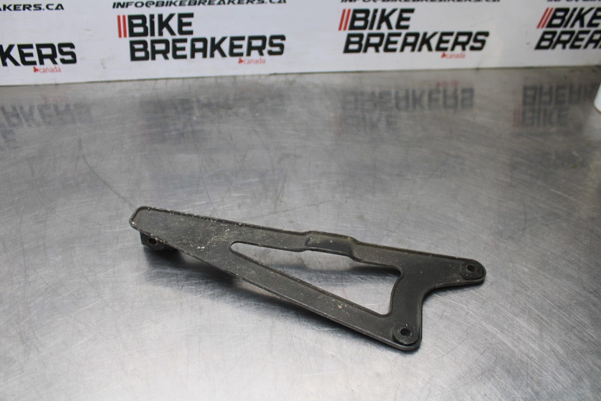 02 KAWASAKI VULCAN 800 VN800B CLASSIC MUFFLER EXHAUST PIPE BRACKET MOUNT BB862