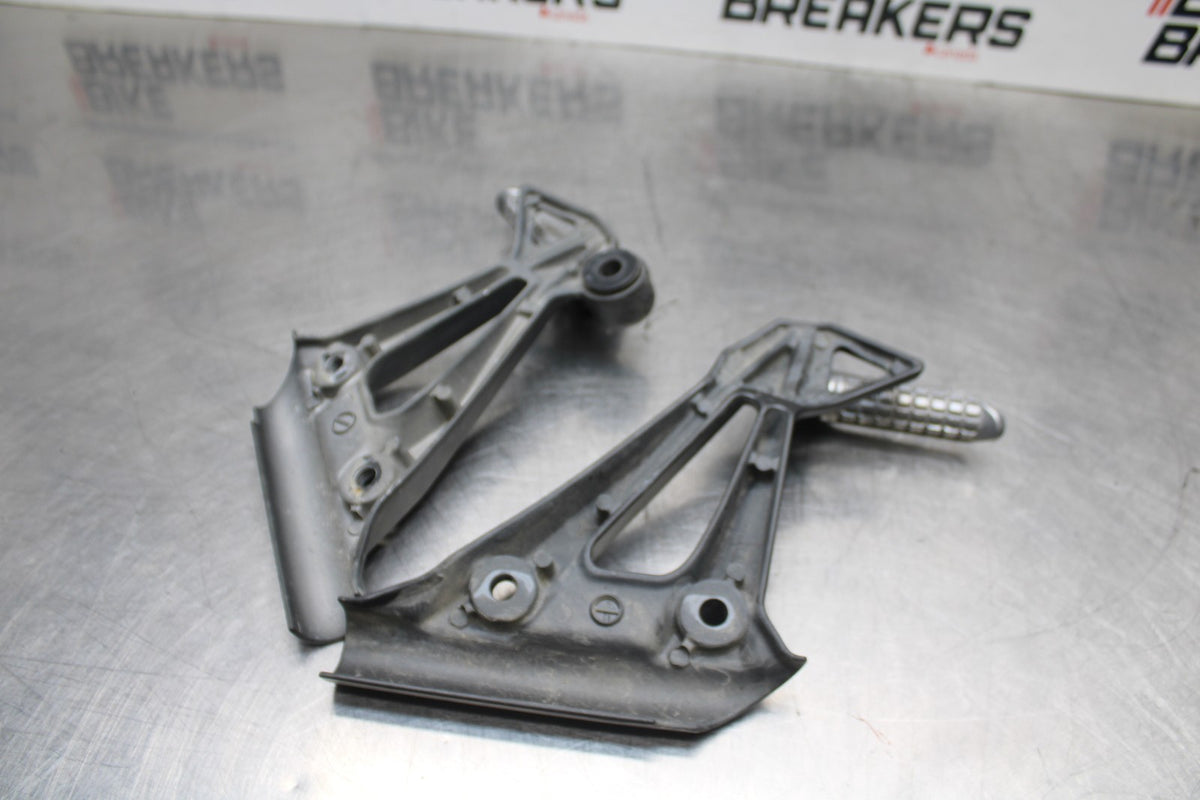 09 KAWASAKI NINJA 250R REAR BACK PASSENGER PEG SET PAIR BB824