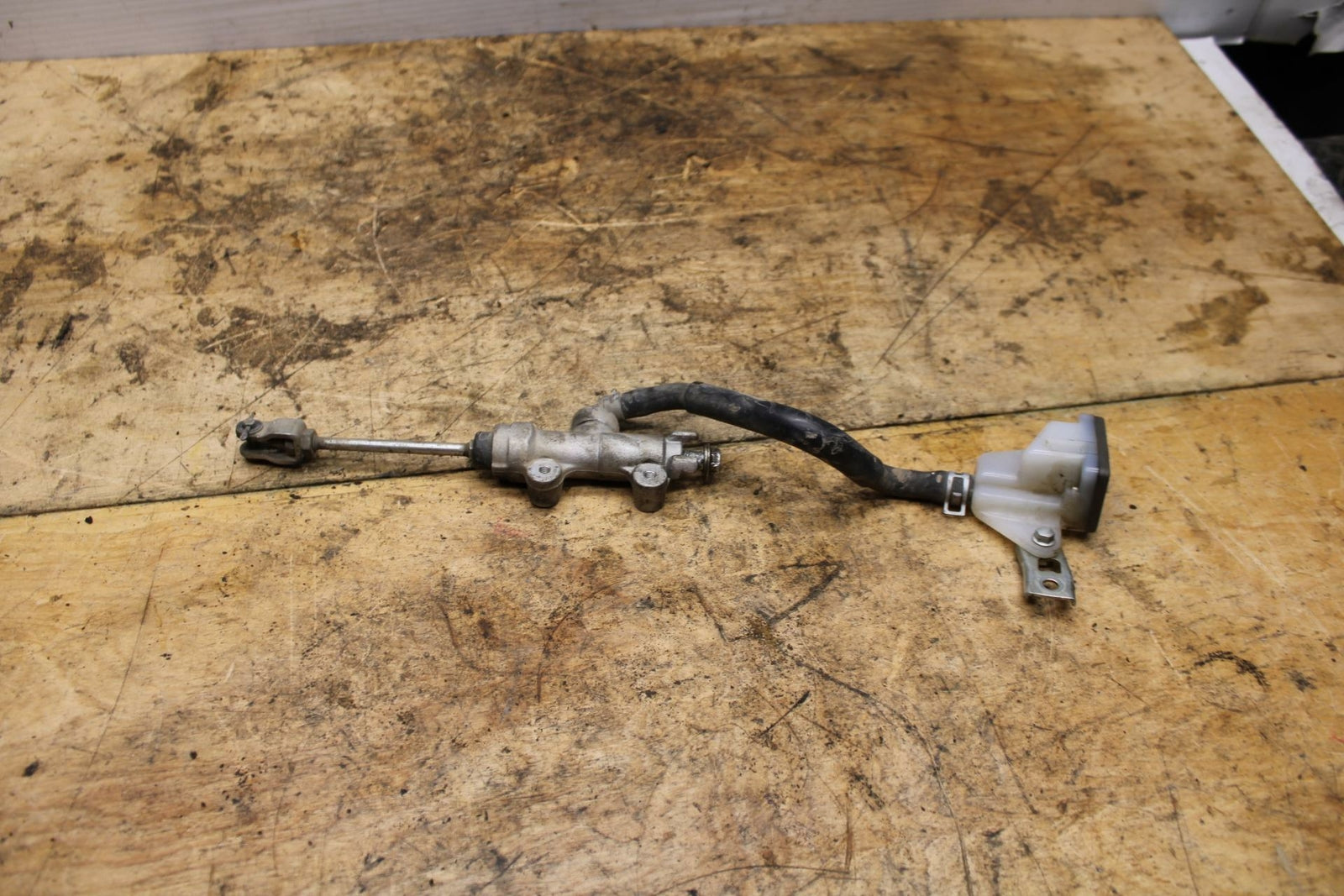 07-11 SUZUKI VSTROM 650 REAR BACK BRAKE MASTER CYLINDER W RESERVOIR BB340
