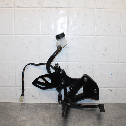 20 SUZUKI GSXR 1000 RIGHT REARSET REAR SET DRIVER FOOT PEG REST STOP BB597