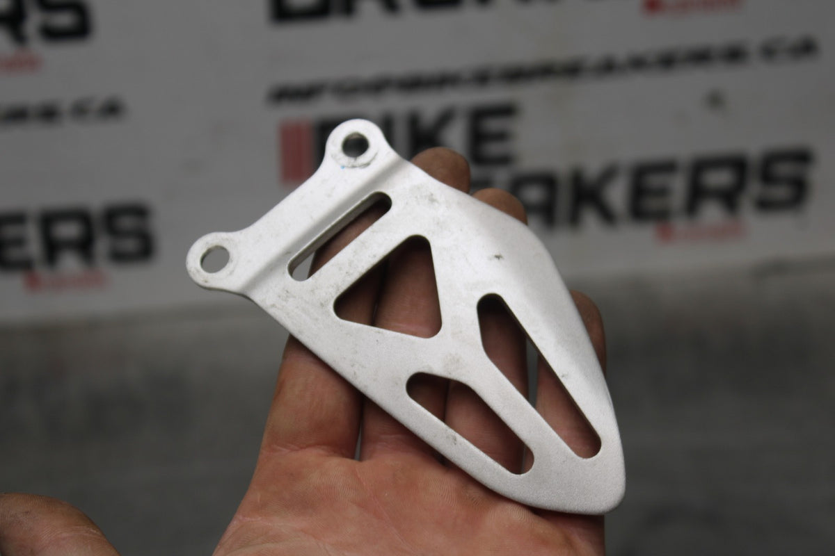 11-24 SUZUKI GSXR750 RIGHT REARSET REAR SET HEEL GUARD COVER BB810