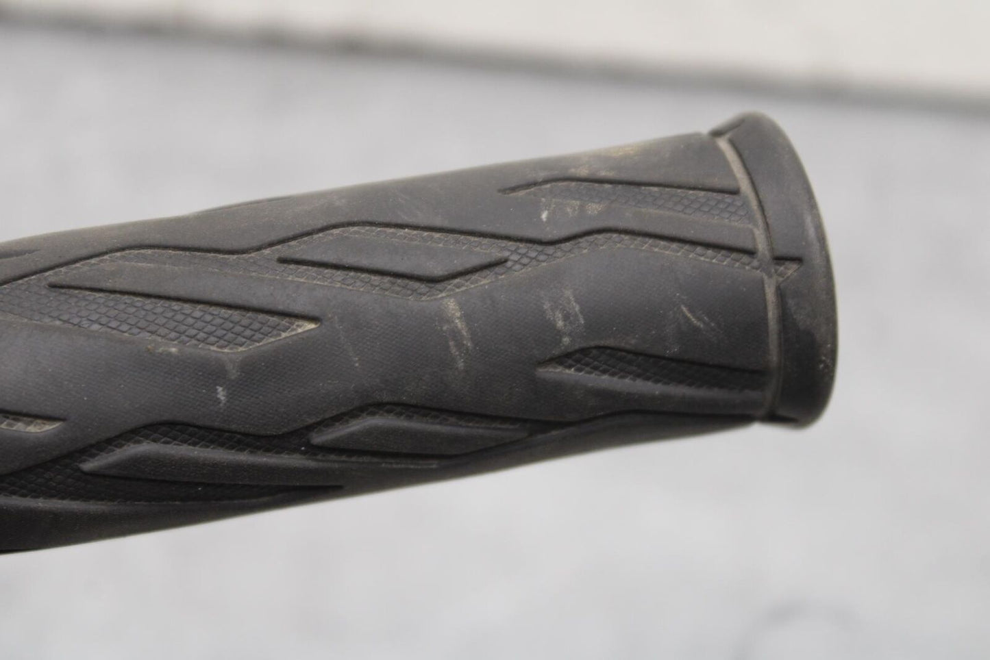 09-16 SUZUKI GSXR1000 HANDLE BAR GRIP BB642