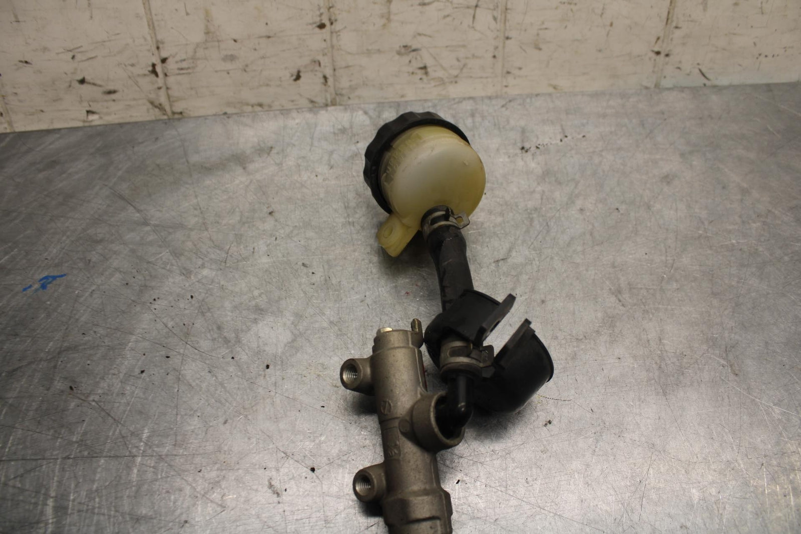 2003 Kawasaki Z1000 REAR BACK BRAKE MASTER CYLINDER W RESERVOIR 43015-1706 BB35