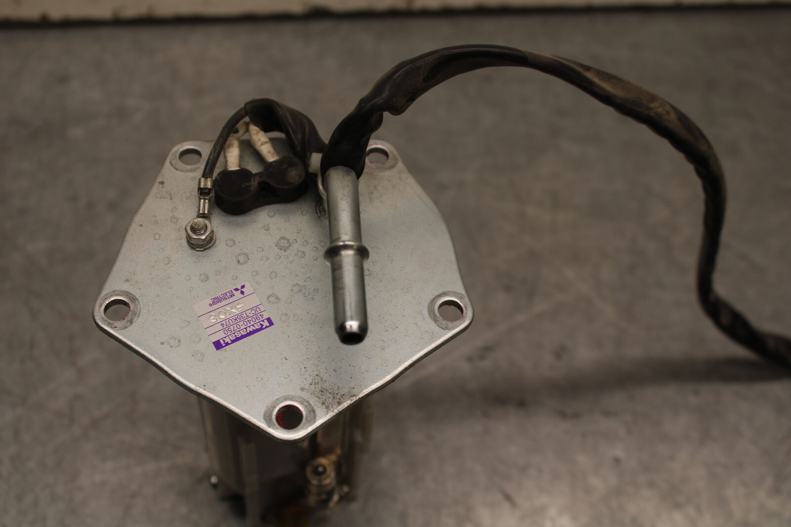 16 KAWASAKI NINJA ZX10R FUEL PUMP GAS PETROL SENDER UNIT 49040-0750 BB650