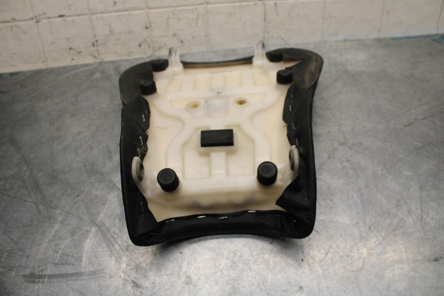11-21 SUZUKI GSXR750 FRONT DRIVERS SEAT PAD SADDLE PILLION BB486