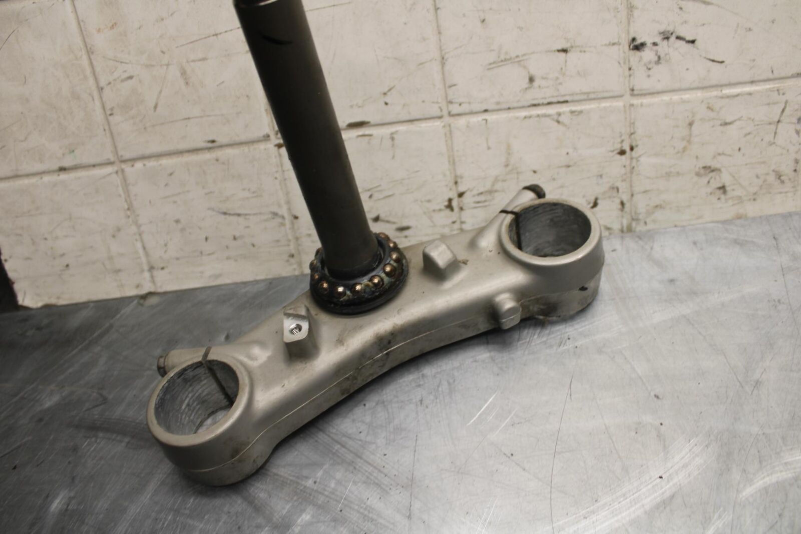 2003 Honda CBR600RR FRONT FORKS CLAMP LOWER TRIPLE TREE STEM 53219-MBW-J60 BB511
