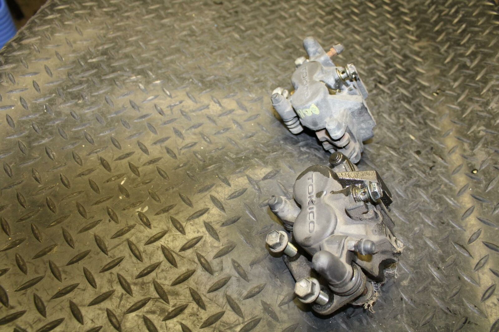 05-06 SUZUKI KATANA 750 GSX750F  FRONT BRAKE CALIPER SET PAIR CALIPERS bb166