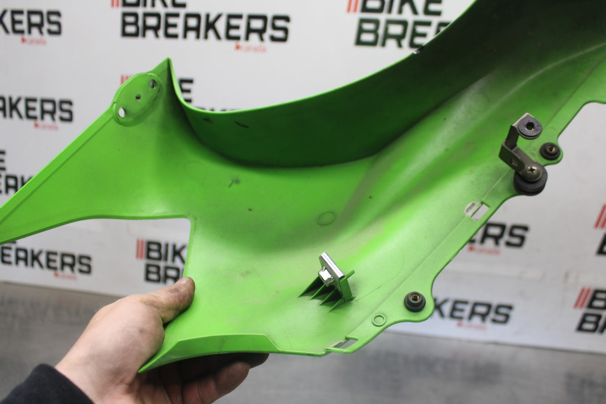 04-05 KAWASAKI NINJA ZX10R RIGHT FRONT UPPER MID SIDE FAIRING COWL PLASTIC BB931