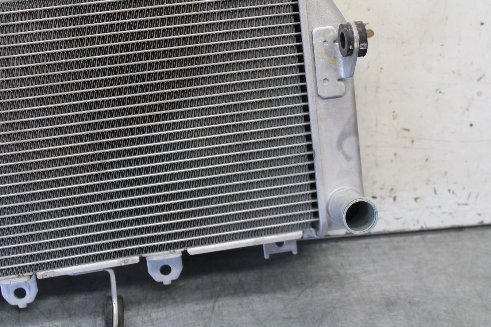 18-23 KAWASAKI NINJA 400 ENGINE RADIATOR MOTOR COOLER COOLING RADIATER BB679