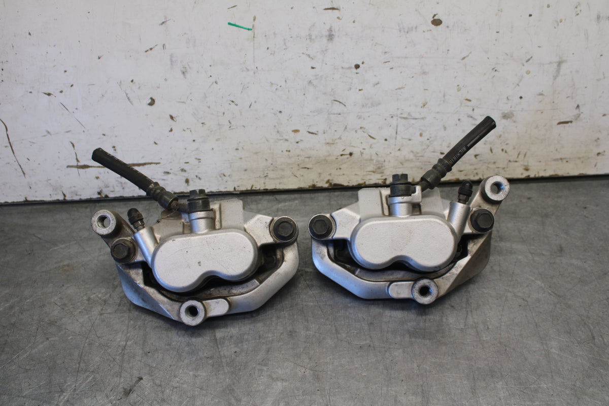 05-06 YAMAHA ROYAL STAR RIGHT LEFT FRONT BRAKE CALIPER SET PAIR CALIPERS BB697