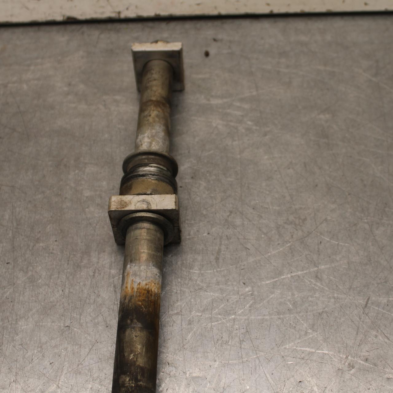 21 KAWASAKI NINJA ZX6R REAR AXLE BACK WHEEL RIM PIVOT BOLT AXEL 41068-0613 BB647