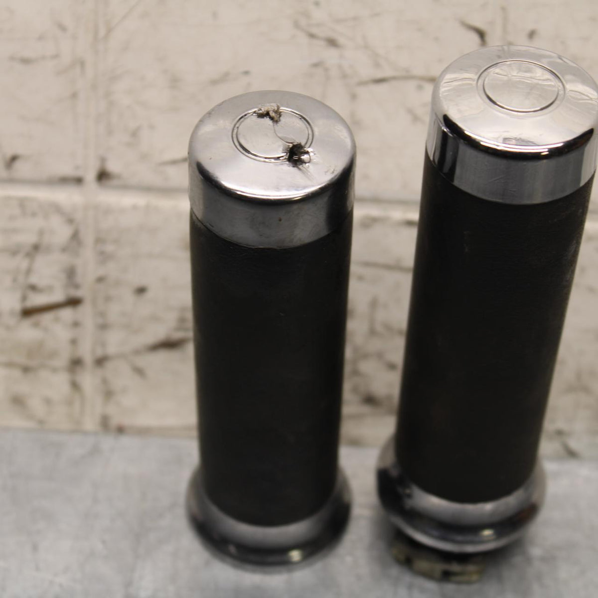 2007 Honda Shadow Spirit 1100 VT1100C RIGHT LEFT CLIPON HANDLEBAR GRIPS  BB561