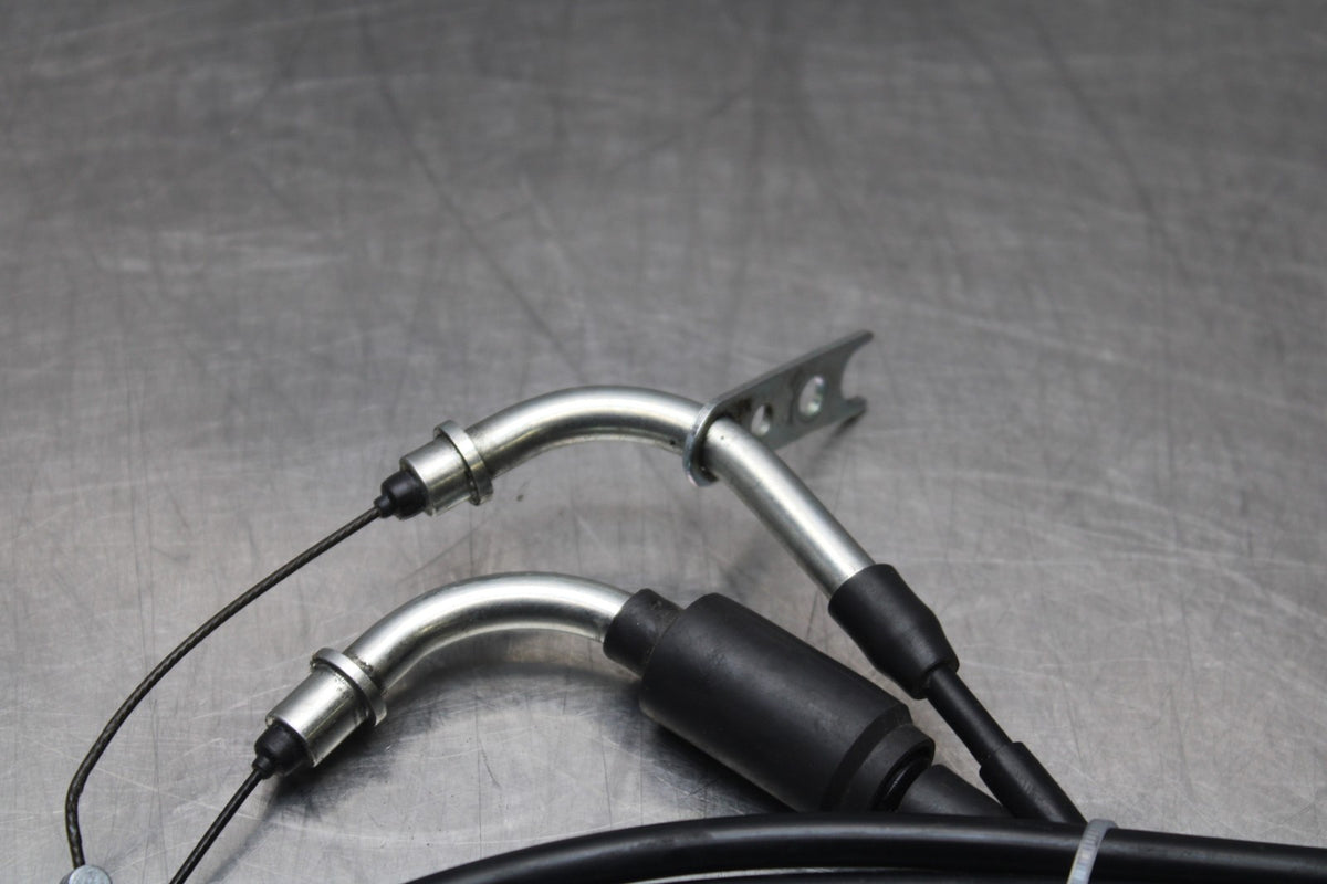20-25 SUZUKI GSXR750 THROTTLE CABLES LINES BB810