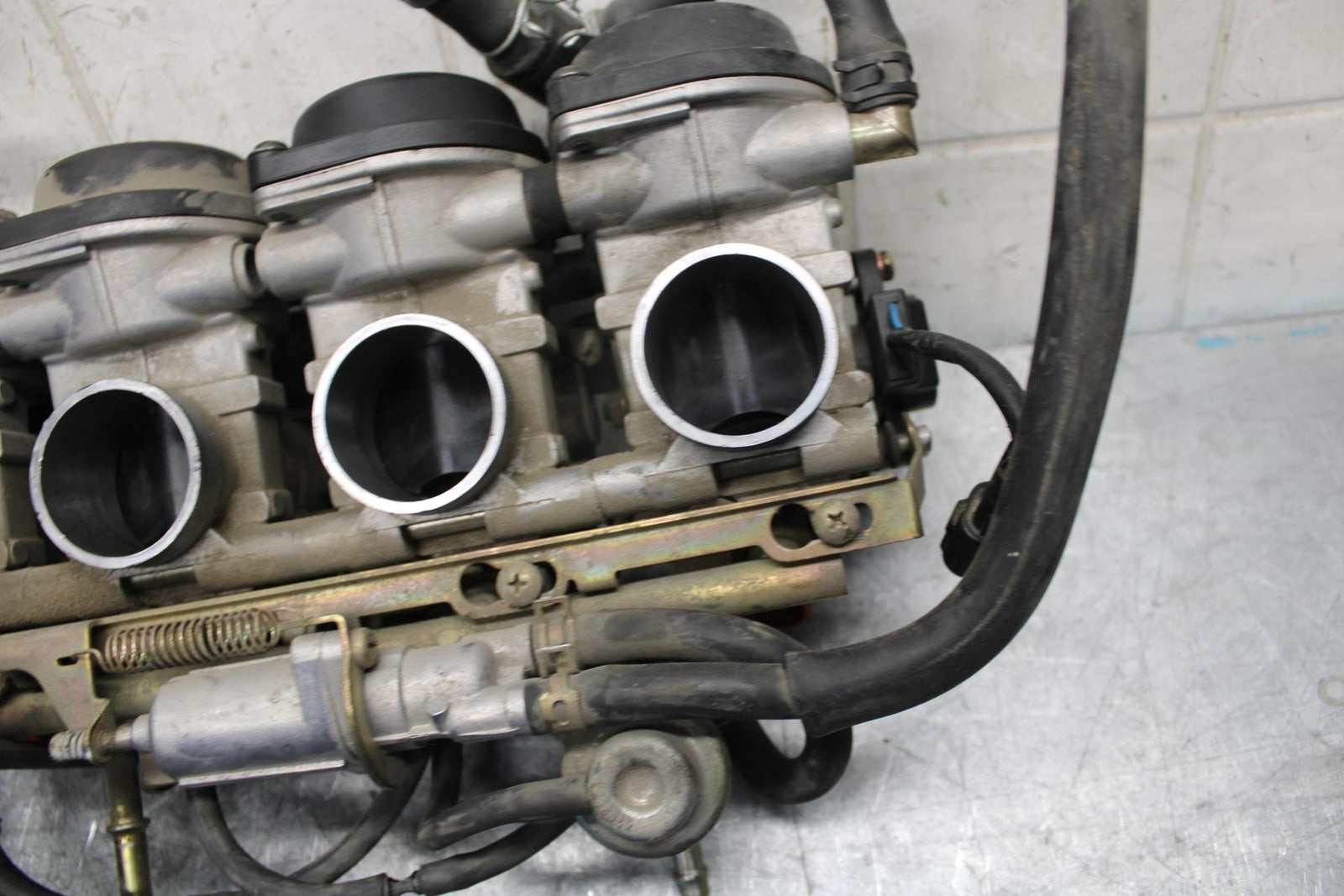 2003 Yamaha YZF R6 MAIN FUEL INJECTORS / THROTTLE BODIES 5SL-13750-00-00 BB539