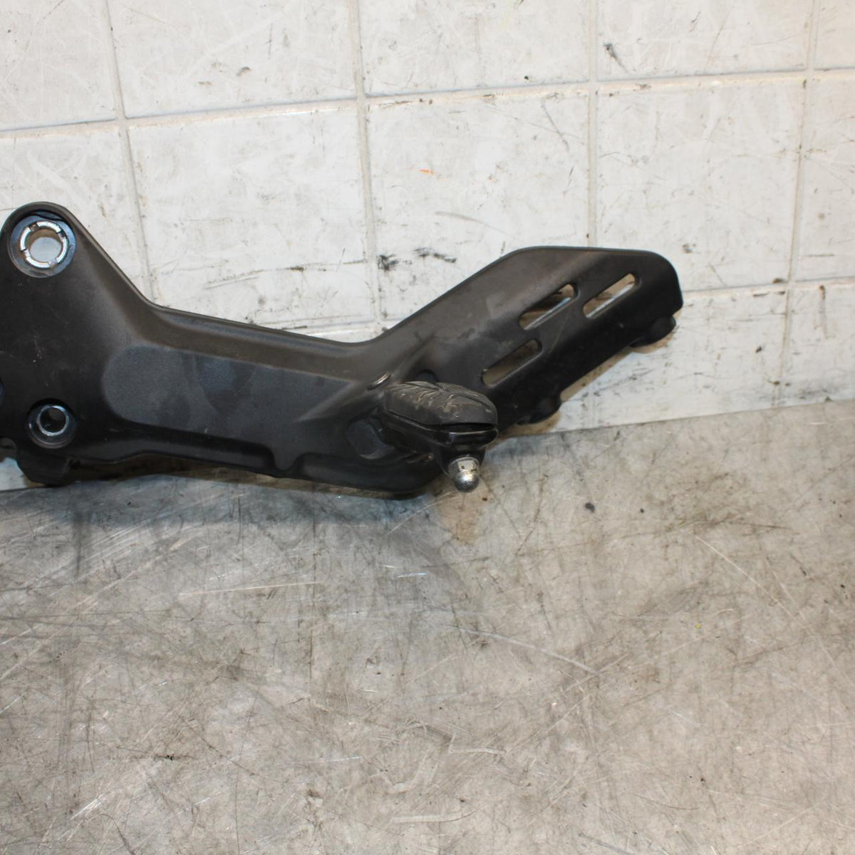 22-23 HUSQVARNA VITPILEN 401 LEFT REARSET REAR SET DRIVER FOOT PEG BRACKET BB541