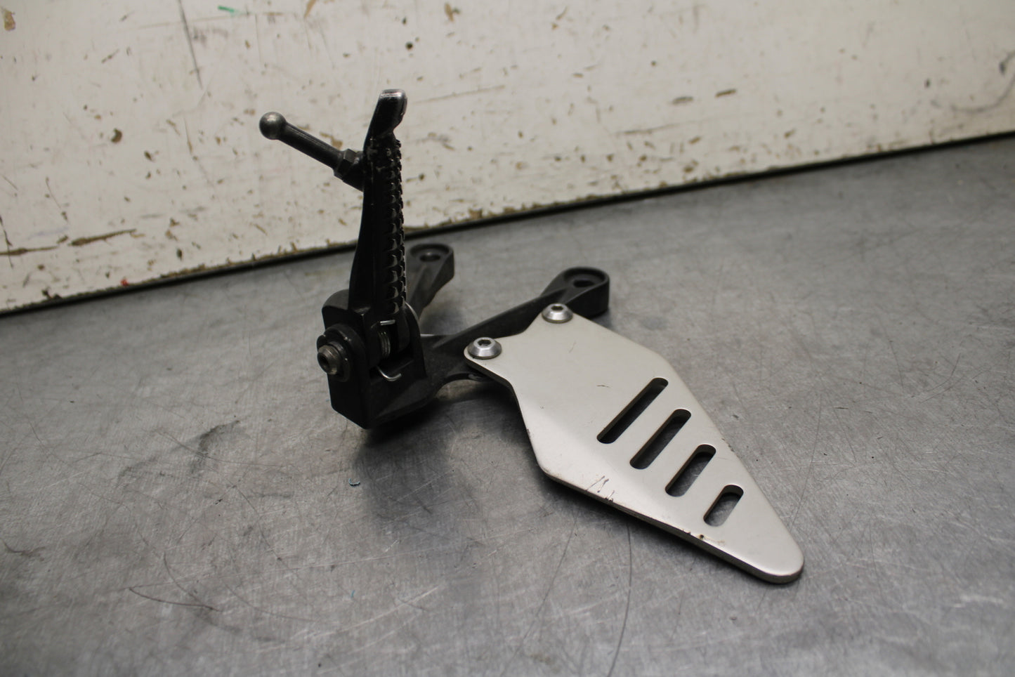 13-17 KAWASAKI NINJA ZX6R ZX636E LEFT REARSET REAR SET DRIVER FOOT PEG BB735