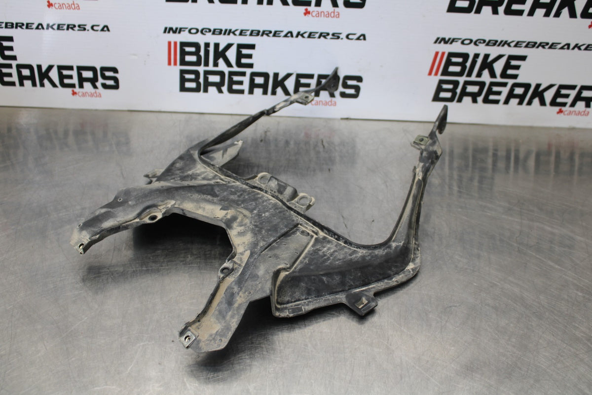 19-23 KAWASAKI NINJA ZX6R CENTER REAR BACK TAIL FAIRING COWL BB188