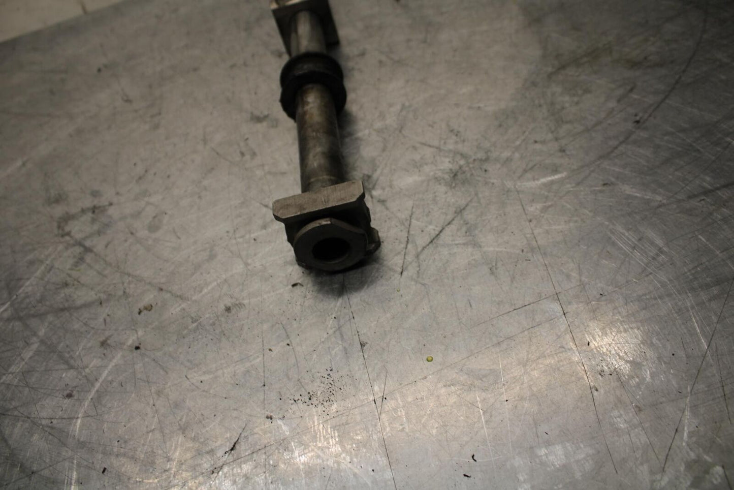 05-06 HONDA CBR600RR REAR AXLE BACK WHEEL RIM PIVOT BOLT AXEL BB444