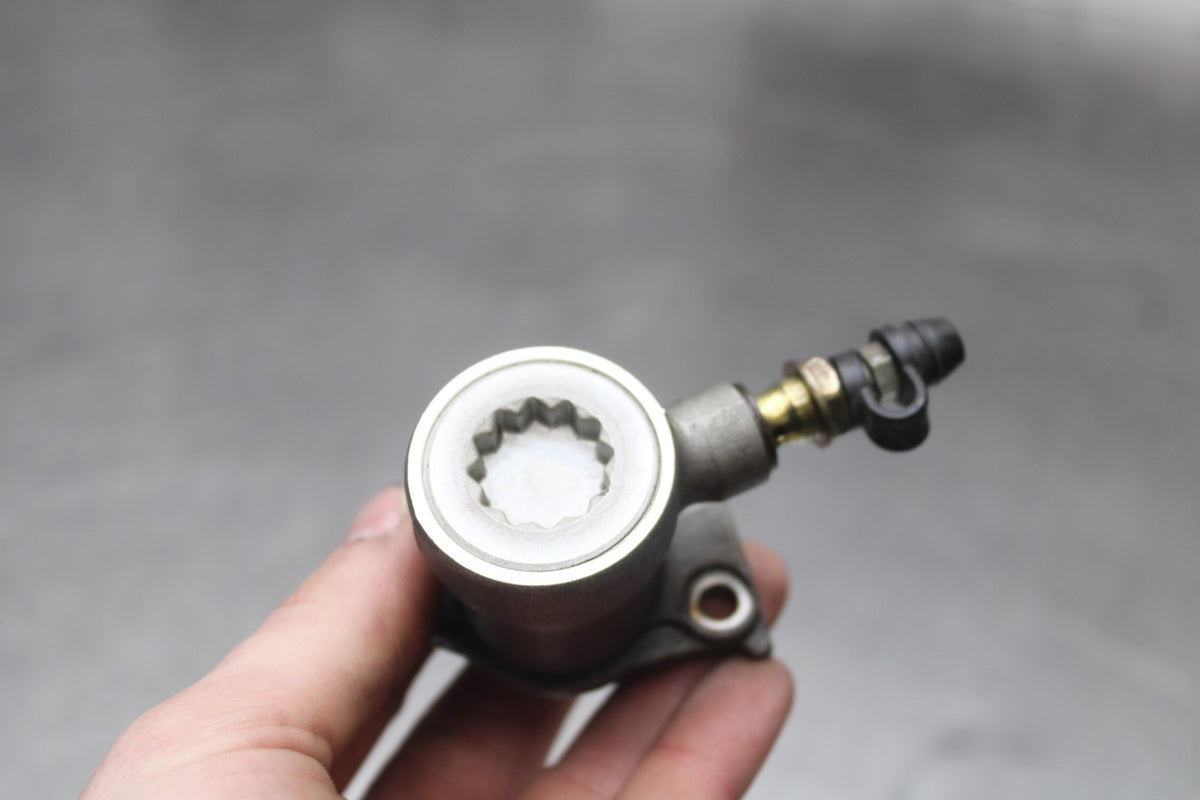 02 DUCATI MONSTER 620 CLUTCH SLAVE PISTON CYLINDER BB851