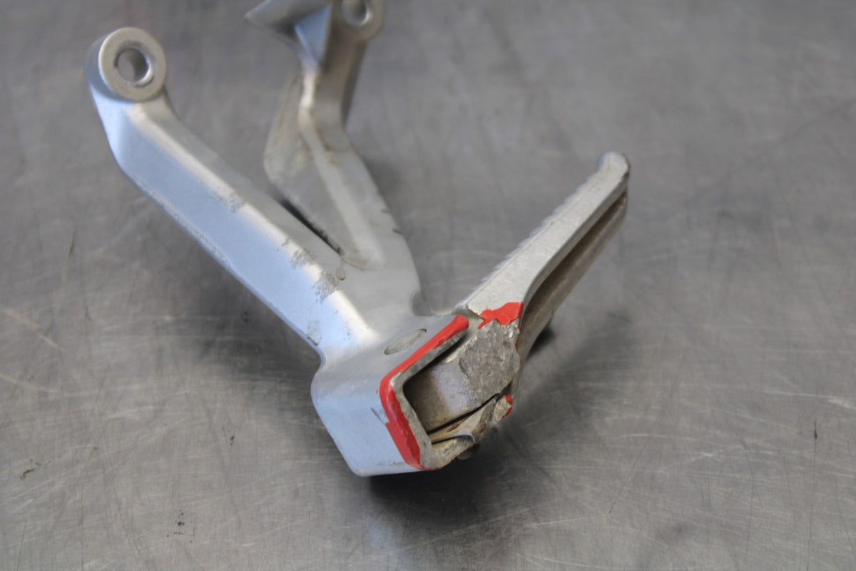 97-00 SUZUKI GSXR600 SRAD LEFT REAR BACK PASSENGER PEG BB921