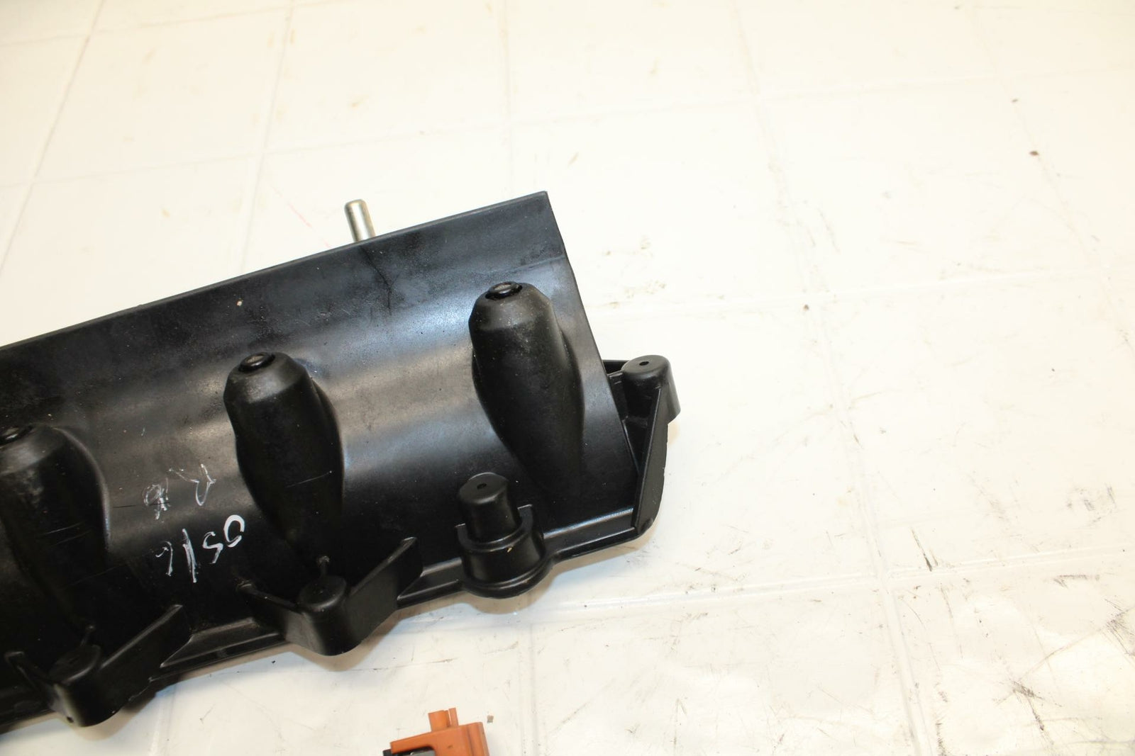 07 YAMAHA YZF R6 SECONDARY FUEL INJECTORS TOP AIRBOX GAS RAIL BB284 B