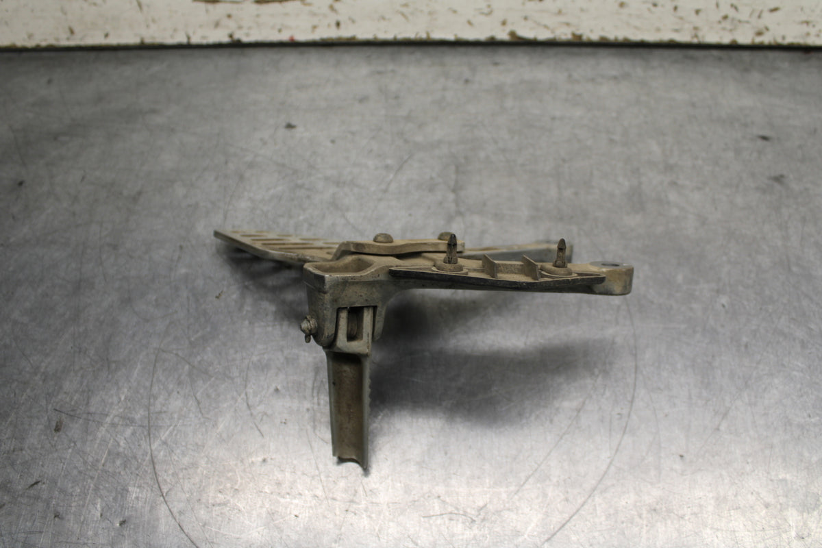 06-07 YAMAHA YZF R6 LEFT REARSET REAR SET DRIVER FOOT PEG REST STOP BB742