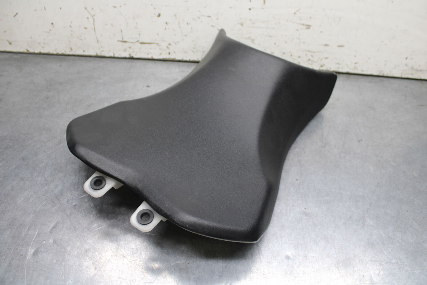 12-13 KAWASAKI Z1000 FRONT DRIVERS SEAT PAD SADDLE PILLION BB743