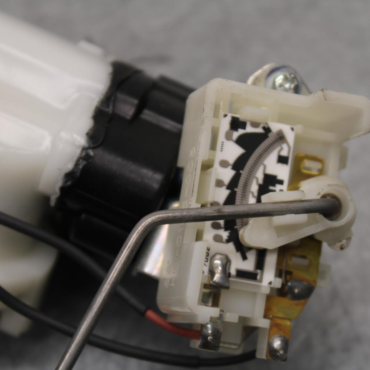 06-07 SUZUKI GSXR750 FUEL PUMP GAS PETROL SENDER UNIT 15100-01H00 BB645