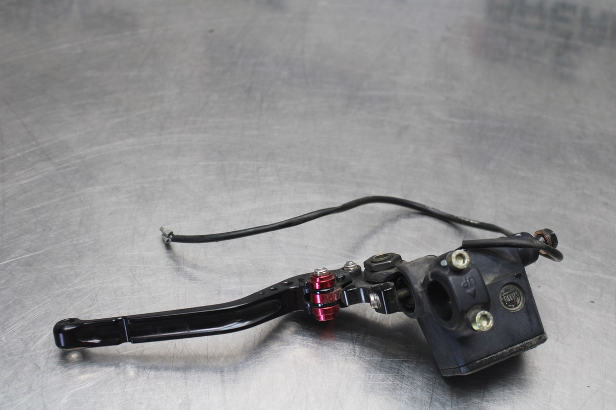 05 DUCATI SUPERSPORT 800 FRONT BRAKE MASTER CYLINDER w/ LEVER BB913