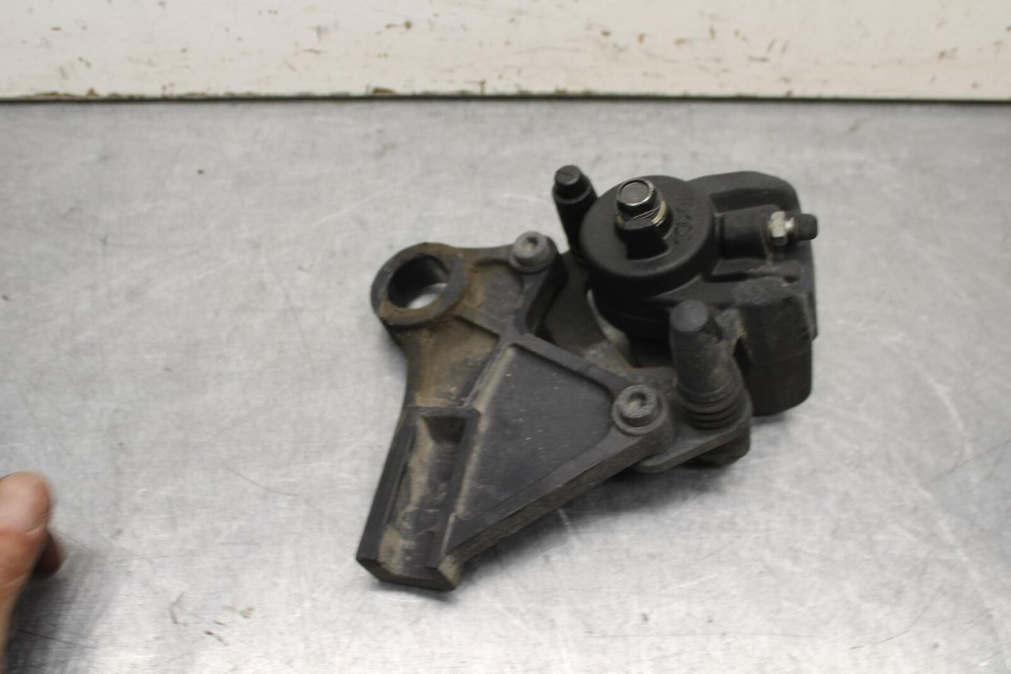 09-12 KAWASAKI NINJA ZX6R REAR BACK BRAKE CALIPER W MOUNT BRACKET  BB640