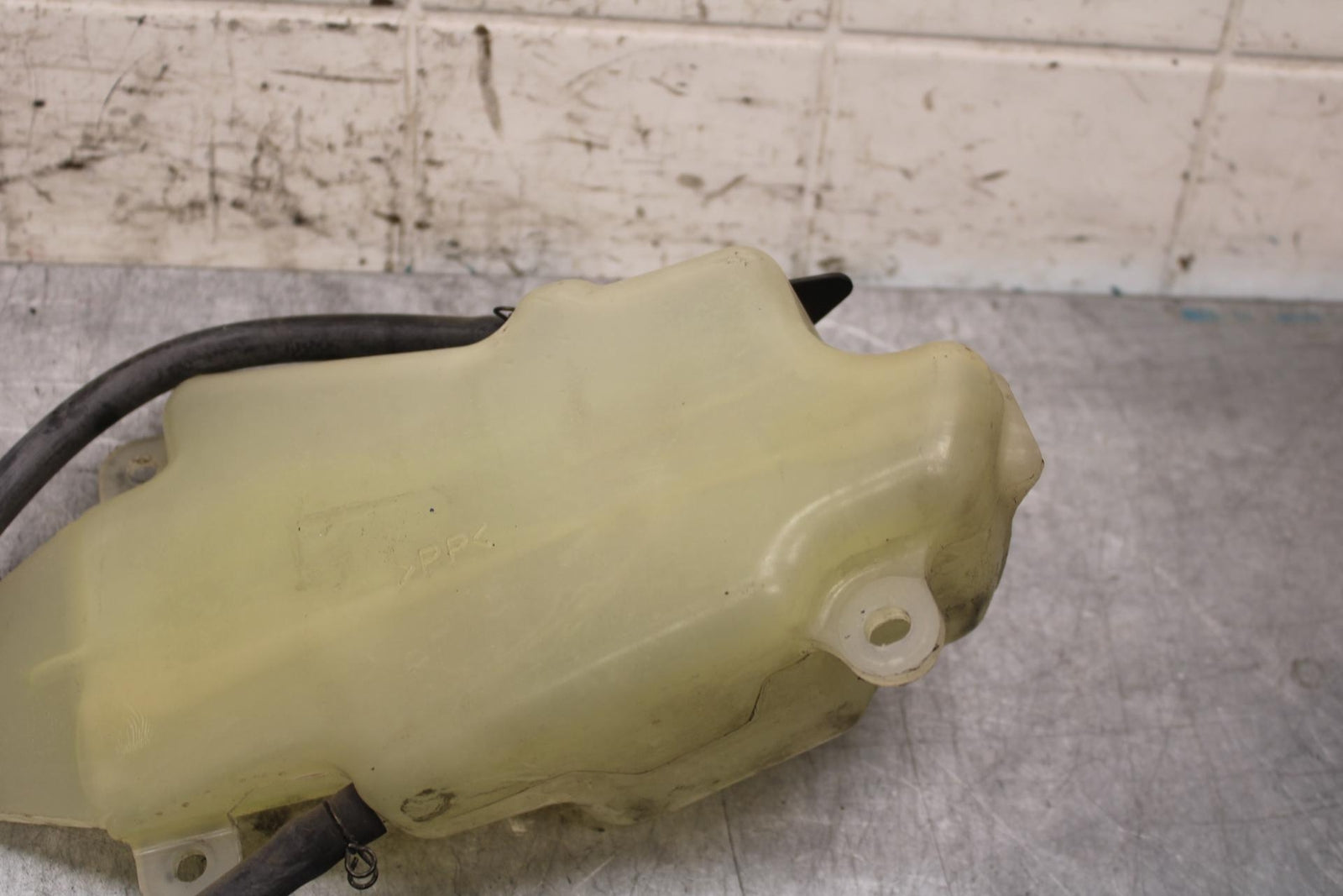 2005 Kawasaki Vulcan 1600 VN1600D Nomad COOLANT WATER TANK RESERVOIR BOTTLE BB55
