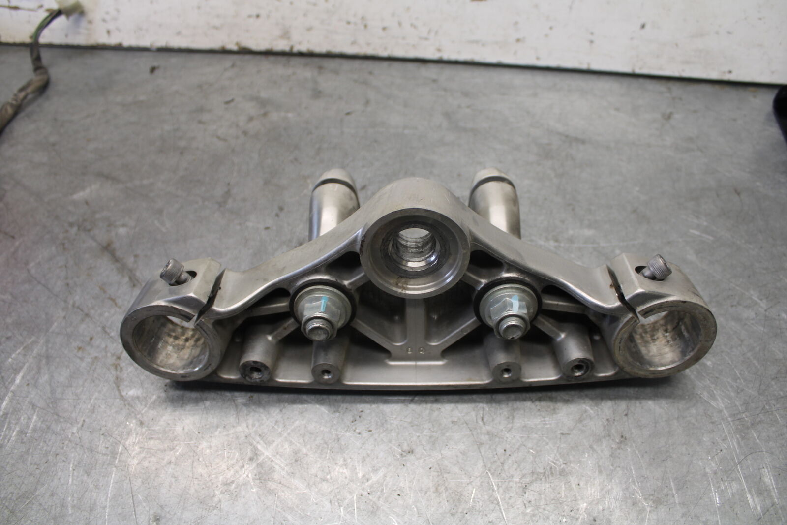 05-09 SUZUKI BOULEVARD C90 FORKS UPPER TRIPLE TREE CLAMP BB692