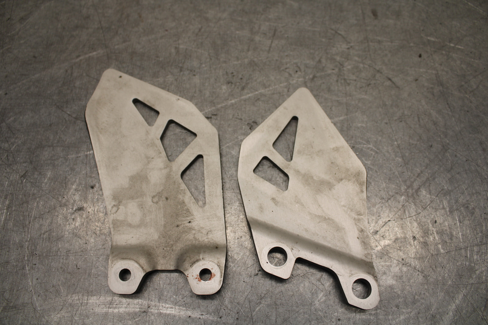 16 KAWASAKI NINJA ZX10R RIGHT LEFT PAIR HEEL GUARD COVER  BB650