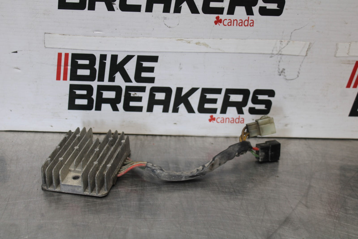 05 DUCATI SUPERSPORT 800 RECTIFIER VOLTAGE REGULATOR BB913